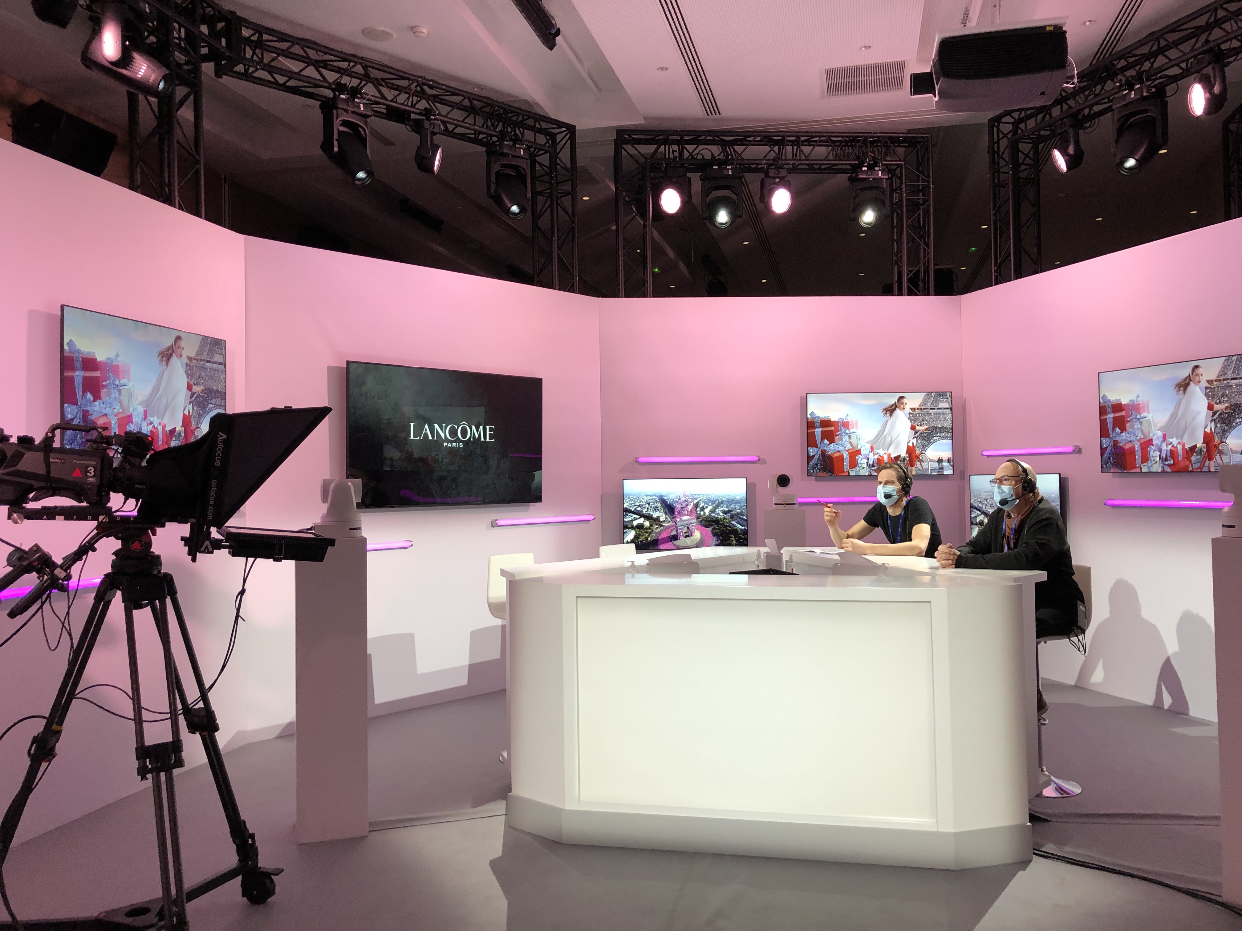 Mobilier studio TV & Prestations événement digital Archives - Le mobilier  qui s'allume